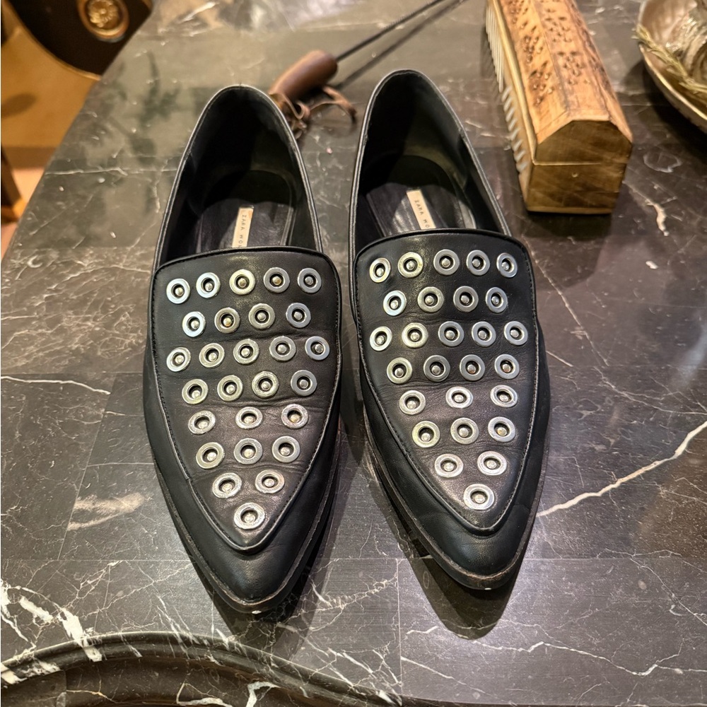 Zara - Pointed Toe Flats with Grommet Details